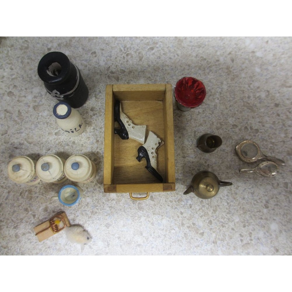 LOT OF 16 MINIATURE DOLL HOUSE CANISTERS ITEMS, MILK JUG MIRROR BRUSH AND MORE V